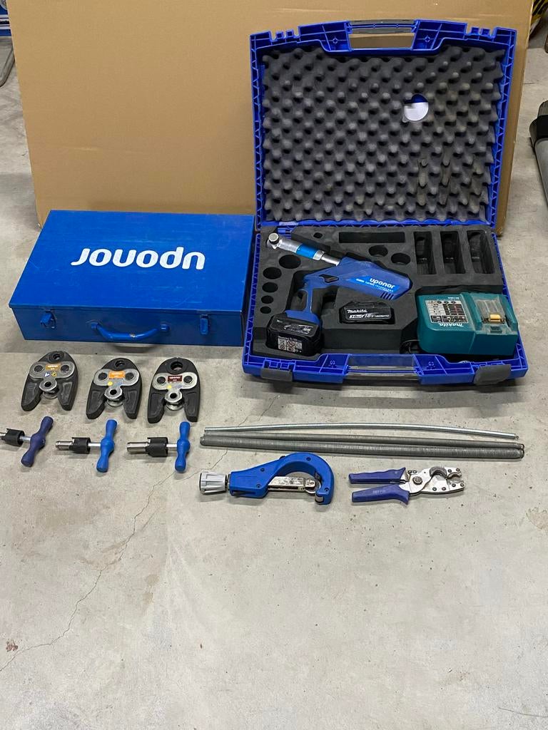 Uponor persmachine - perstang compleet met toebehoren, Ophalen, Gebruikt