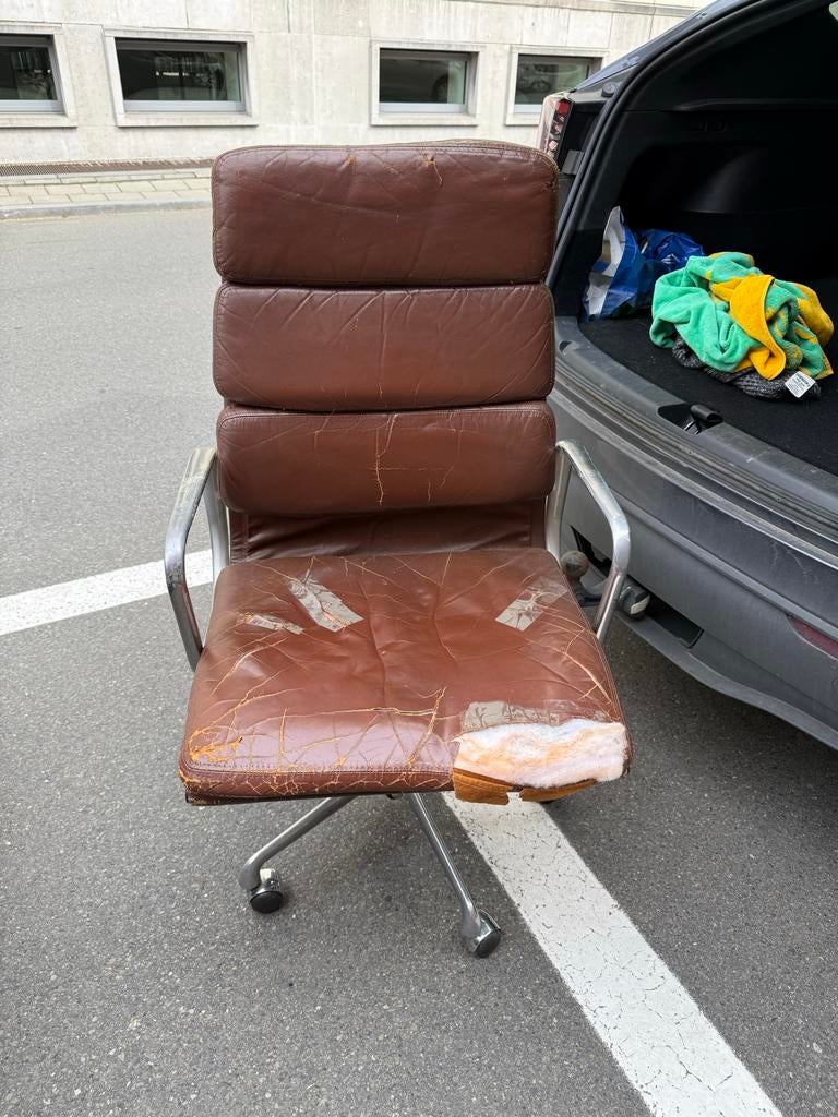 Vitra EA219 bureaustoel, Ophalen, Gebruikt, Bruin, Bureaustoel