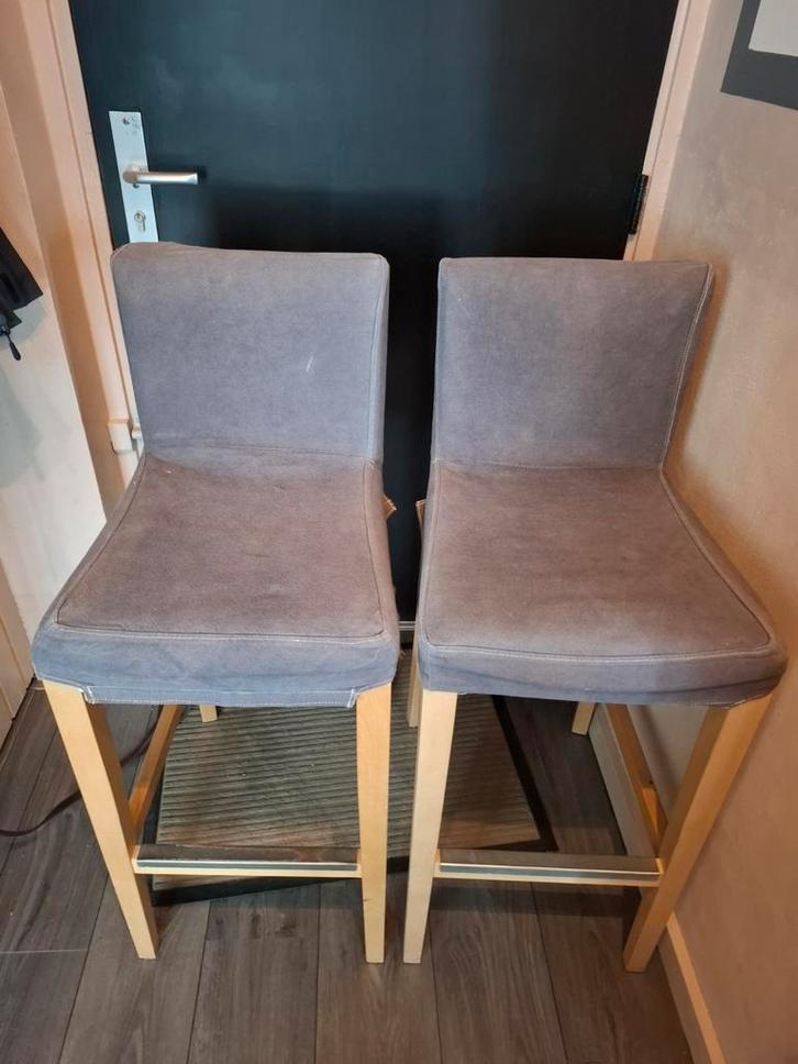 2 IKEA barkrukken met stoffen bekleding, Huis en Inrichting, Barkrukken, Gebruikt, 60 tot 90 cm, Hout, 2 krukken, Met voetsteun