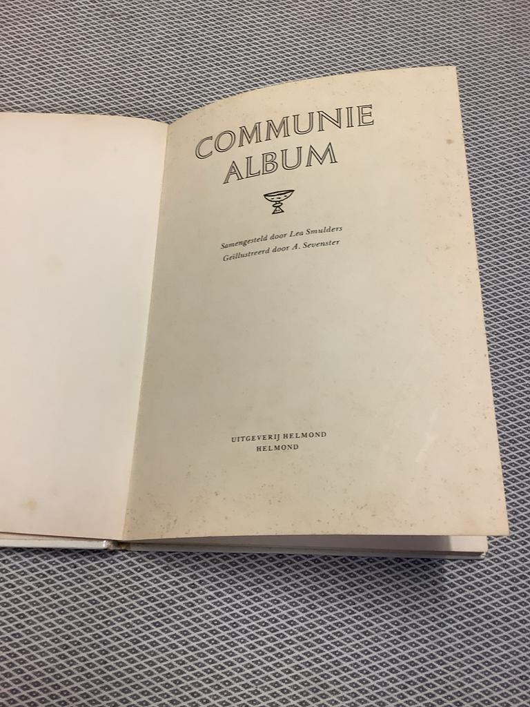 Communie album uit 1962, Ophalen of Verzenden, Gelezen, Christendom | Katholiek