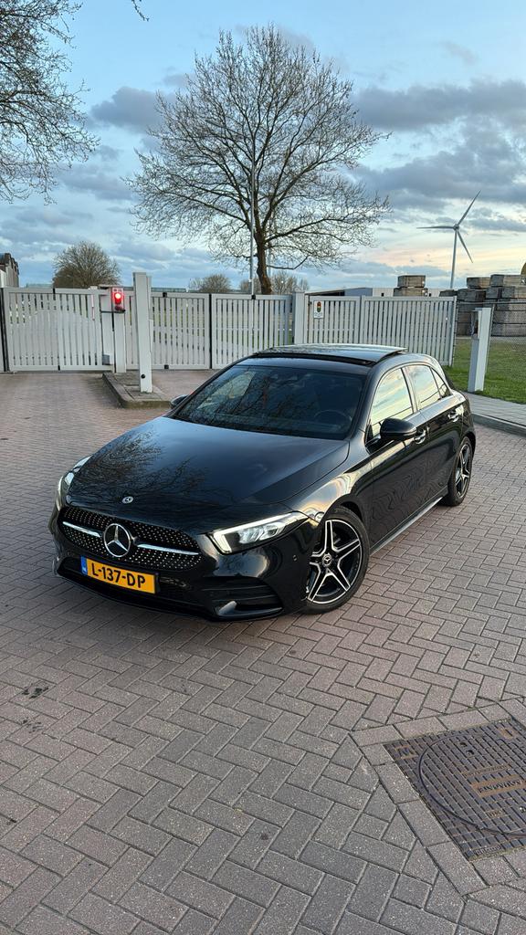 Mercedes-Benz A-Klasse A 250 AMG LINE - ZWART - PANO - 360*, Auto's, Mercedes-Benz, Parkeersensor, Zwart, 4 cilinders, Alcantara