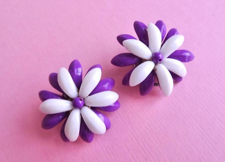 jwg Vintage 60s bloem bloemen oorbellen paars wit clips, Sieraden, Tassen en Uiterlijk, Antieke sieraden, Oorbellen, Overige materialen