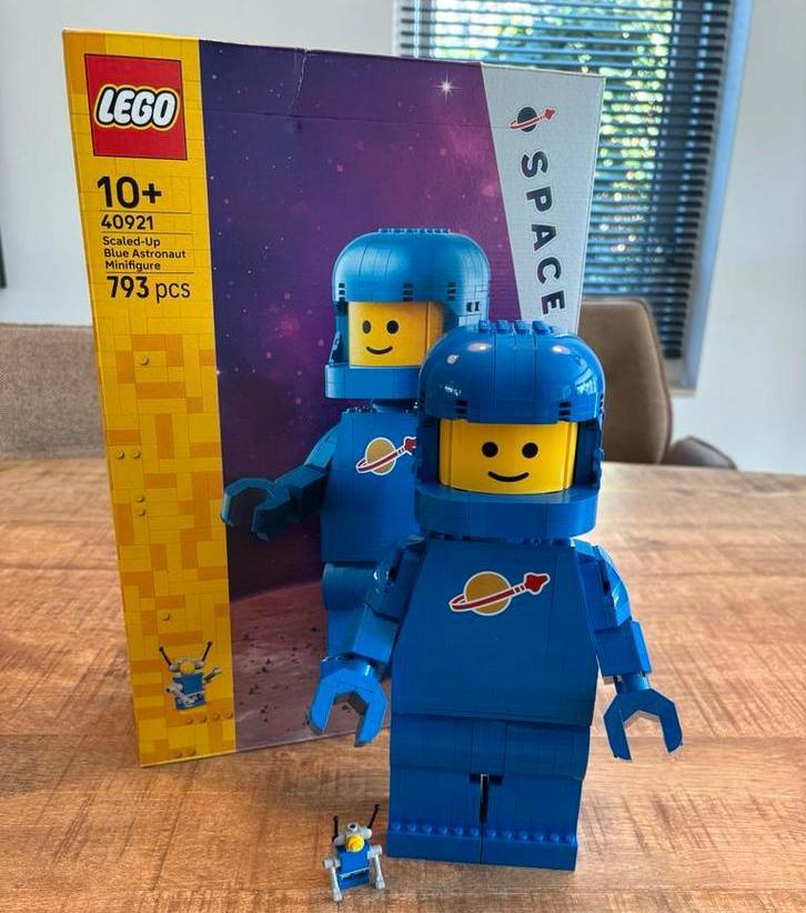 Lego set 40921 ‘Scaled-Up Blue Astronaut Minifigure’, Kinderen en Baby's, Speelgoed | Duplo en Lego, Zo goed als nieuw, Lego, Complete set