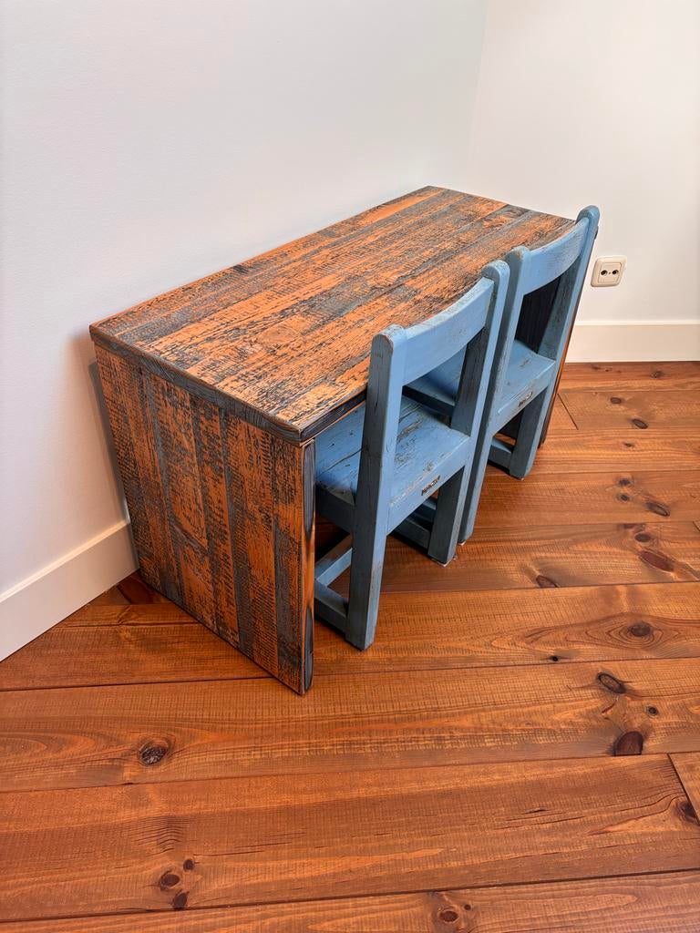 Pinelake Lodge houten tafel met 2 stoelen voor kinderen, Ophalen, Zo goed als nieuw, Tafel(s) en Stoel(en)