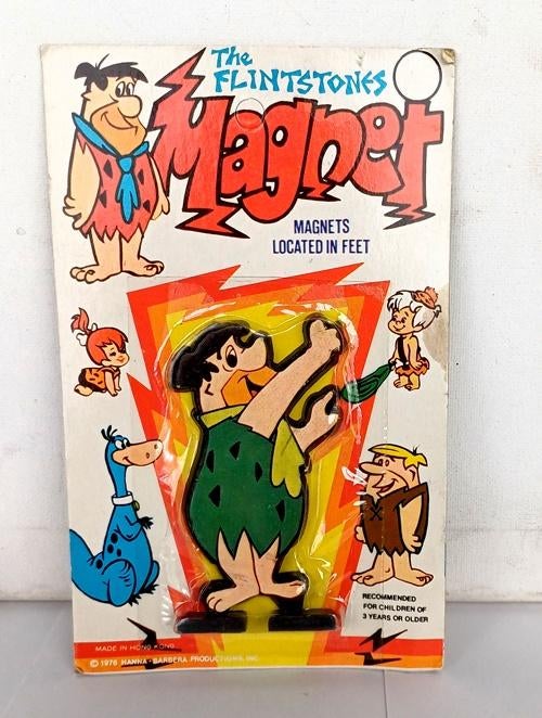 Flintstones Fred magneet vinyl 1976 op kaart, Verzamelen, Ophalen of Verzenden, Overige figuren, Zo goed als nieuw, Beeldje of Figuurtje