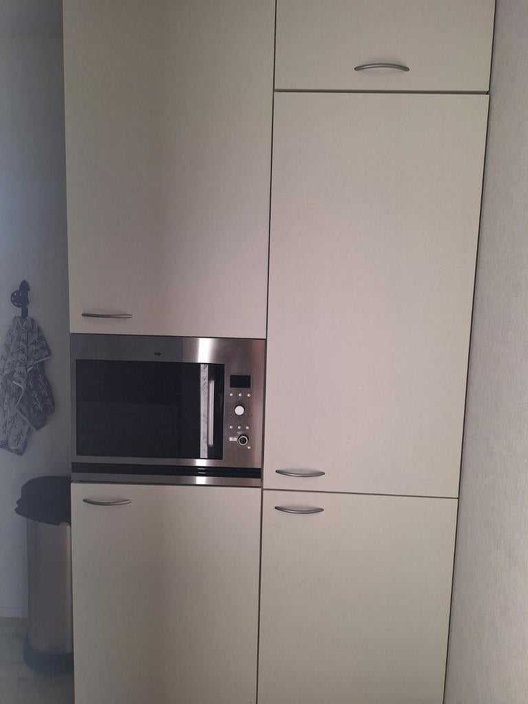 Keukenkast met koelvries en oven magnetron, Ophalen, Zo goed als nieuw