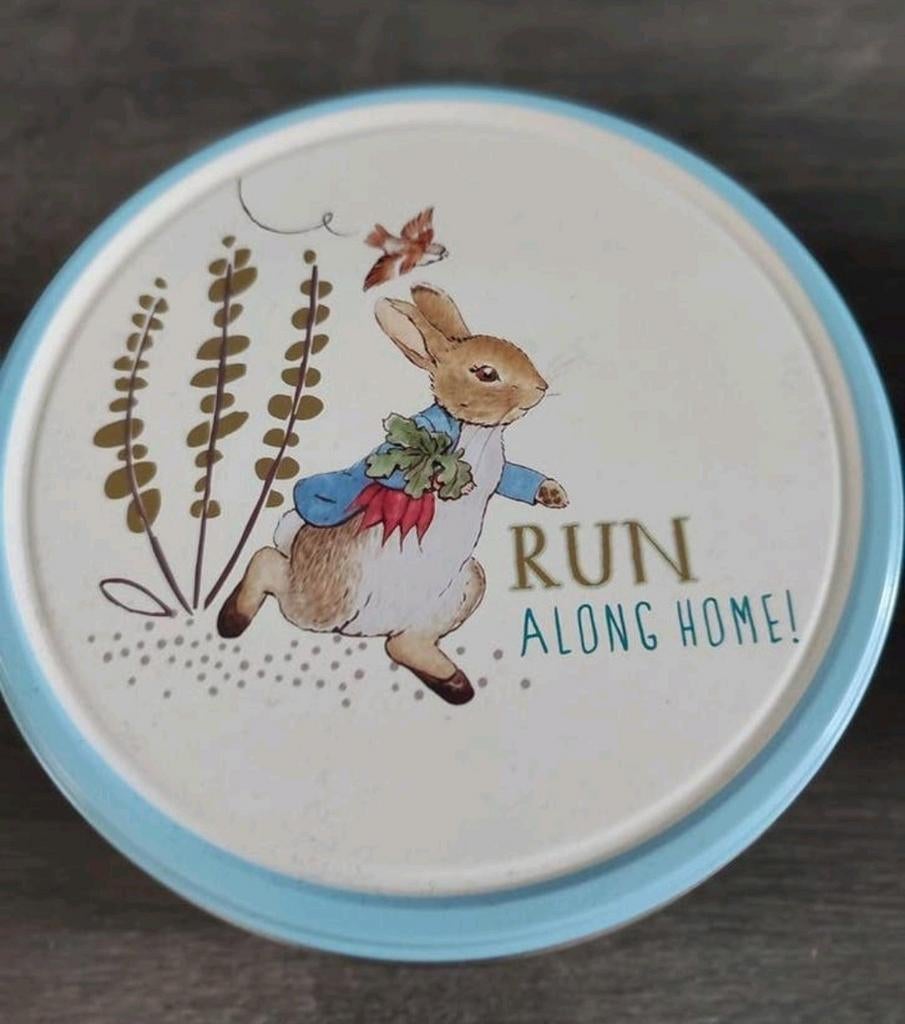 Beatrix Potter konijn haas blik lichtblauw "Run along home", Verzamelen, Blikken, Ophalen of Verzenden, Zo goed als nieuw, Koek(jes)