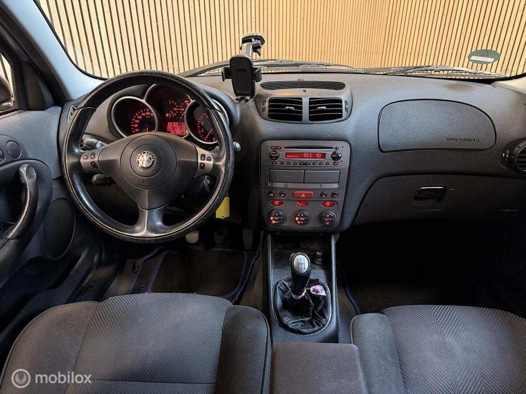 Alfa Romeo 147 1.6 T.Spark Ed. Limitata APK-2027 CRUISE ECC, Auto's, Voorwielaandrijving, Stof, Gebruikt, Zwart