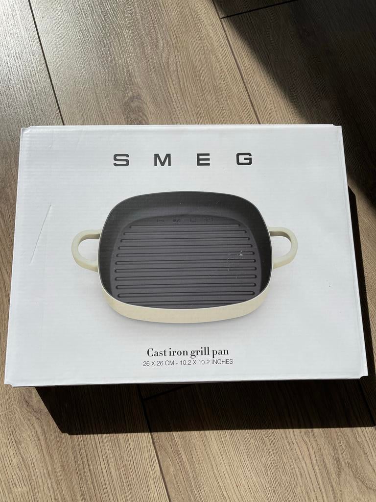 Smeg Gietijzeren Grillpan 26x26 cm - Nieuw in doos, Nieuw, Ophalen of Verzenden, Koekenpan of Braadpan, Gietijzer