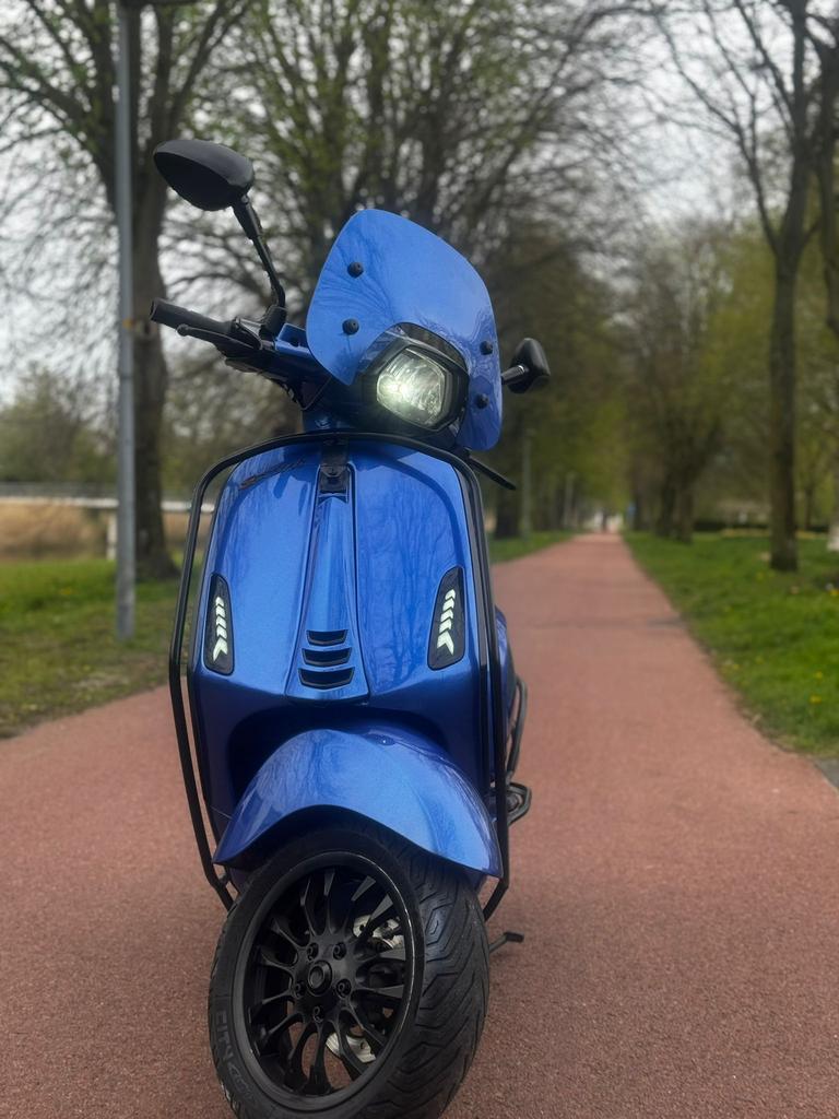 Custom vespa sprint, Ophalen of Verzenden, Zo goed als nieuw