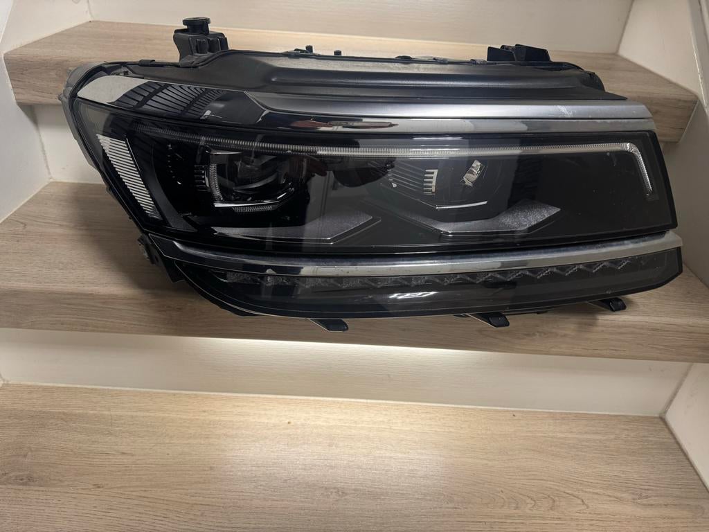 VW Tiguan LED Koplamp Rechts 5NB 941 082 D, Ophalen of Verzenden, Gebruikt, Volkswagen