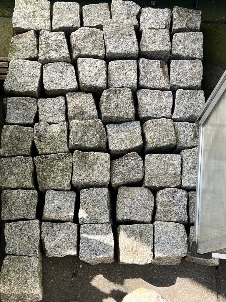 50 Portugees graniet keitjes. GRATIS OPHALEN, Tuin en Terras, Tegels en Klinkers, Ophalen, Gebruikt, Klinkers, Natuursteen