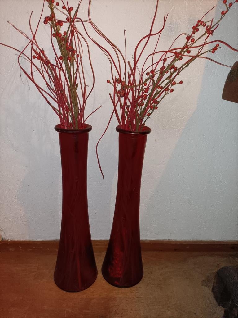 2 rode grote vazen met kunst takken krul MOET WEG, Huis en Inrichting, Woonaccessoires | Overige, Gebruikt, ., Ophalen of Verzenden