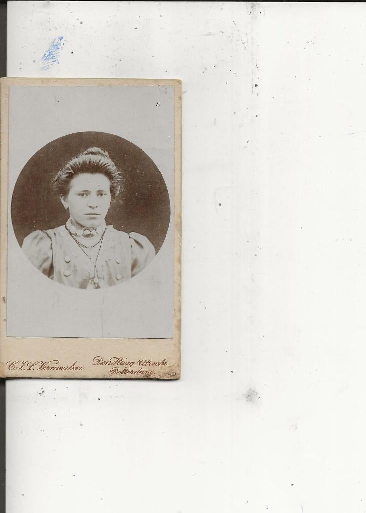 CdV Poeldijk Marie van Garderen met haar op een knot, Ophalen of Verzenden, Voor 1920, Ongelopen, Zuid-Holland