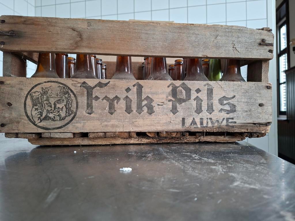 Oude houten bierkrat Frik Pils met flessen, Verzamelen, Biermerken, Ophalen of Verzenden