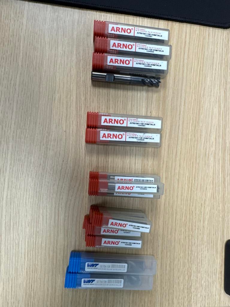 Set van diverse hardmetalen frezen, Ophalen