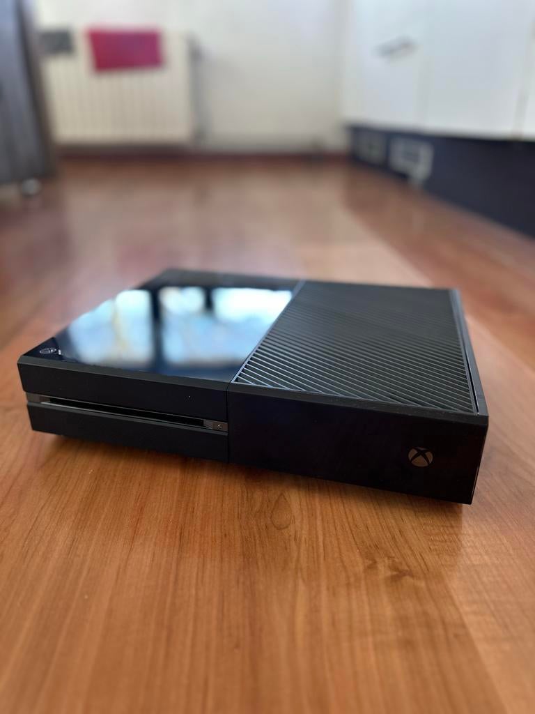 Xbox One met 4 controllers en alle benodigdheden, Spelcomputers en Games, Spelcomputers | Xbox One, Gebruikt, Xbox One, Met 3 controllers of meer