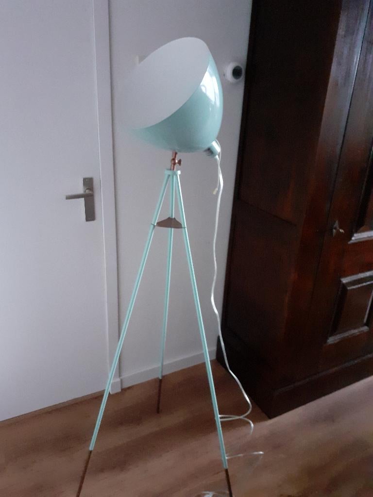mint groene staande lamp retro look, Huis en Inrichting, 100 tot 150 cm, Ophalen of Verzenden, Zo goed als nieuw, Retro look