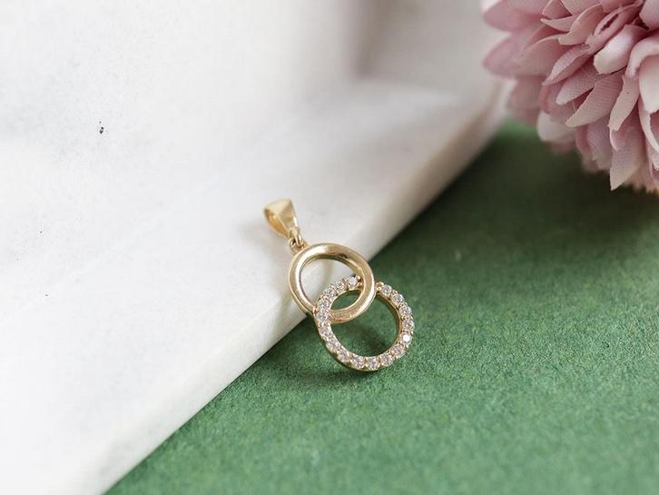 14 Karaat Gouden Cirkels Hanger Met Zirkonia, Sieraden, Tassen en Uiterlijk, Kettinghangers, Zo goed als nieuw, Goud, Goud, Ophalen of Verzenden