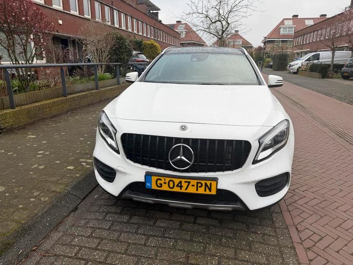 Mercedes-Benz GLA amg line 180 pano wit automaat, Auto's, Mercedes-Benz, GLA, ABS, Adaptieve lichten, Adaptive Cruise Control