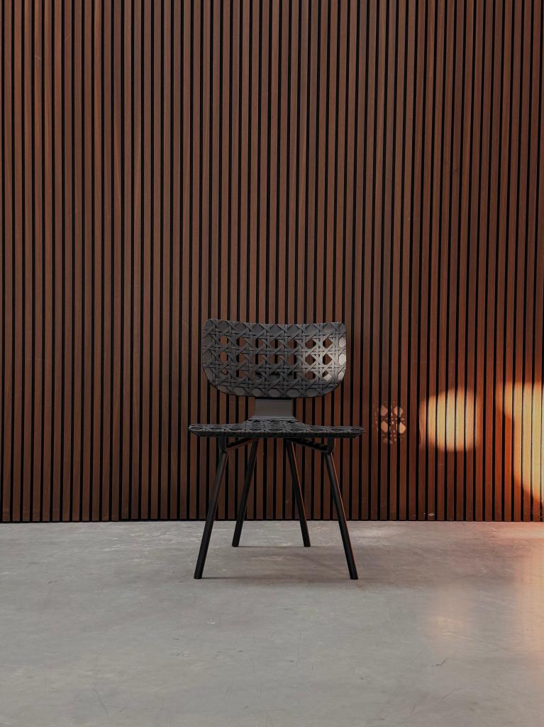 Classicon  Aërias Chair black