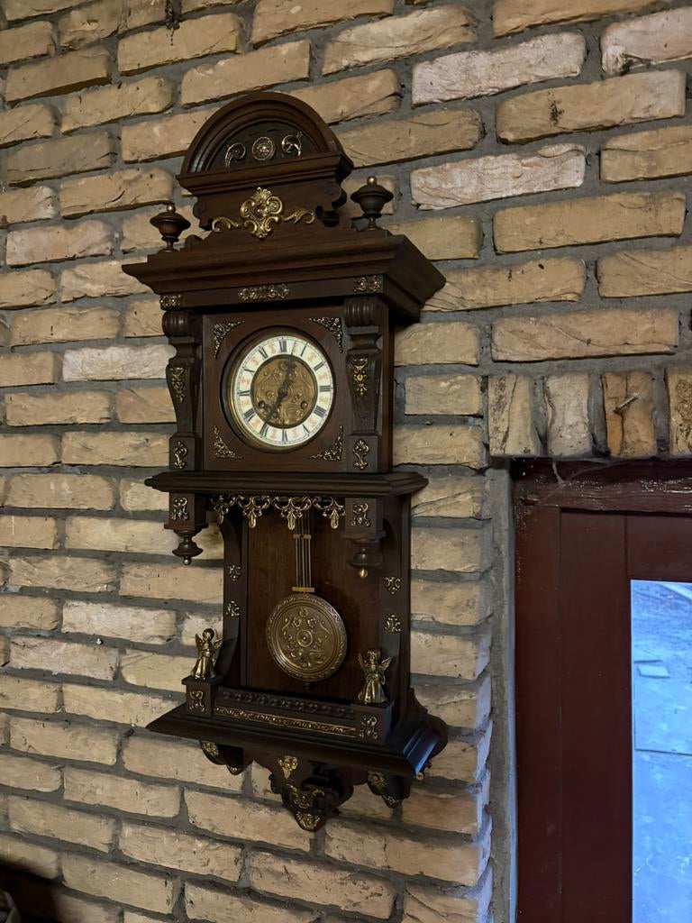 Mooie vrijslinger met veel bronzen ornamenten, Ophalen of Verzenden