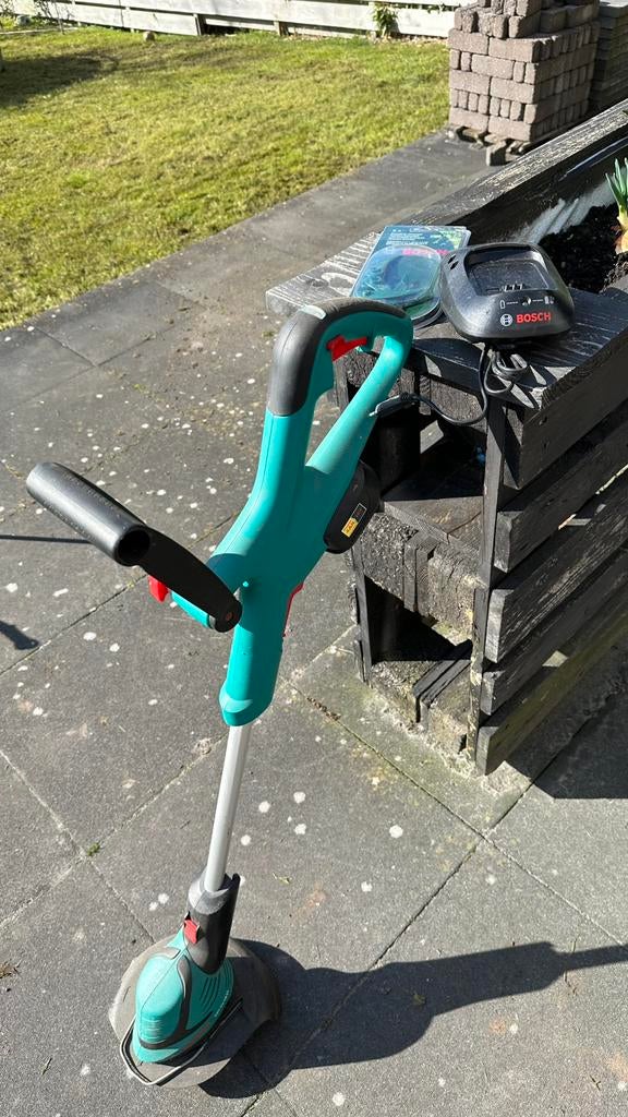 Bosch gras/kantjes trimmer, Ophalen, Zo goed als nieuw, Elektrisch