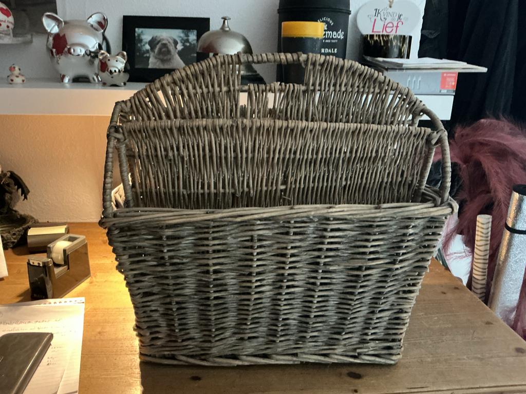 Rieten tijdschriftenmand - 47x48x28 cm, Huis en Inrichting, Ophalen of Verzenden, Gebruikt