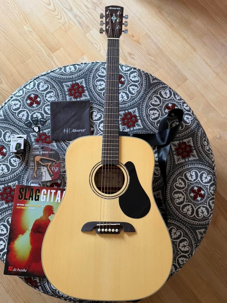 Alvarez gitaar, akoestische gitaar,  Z.G.A.N., Muziek en Instrumenten, Snaarinstrumenten | Gitaren | Akoestisch, Ophalen, Zo goed als nieuw