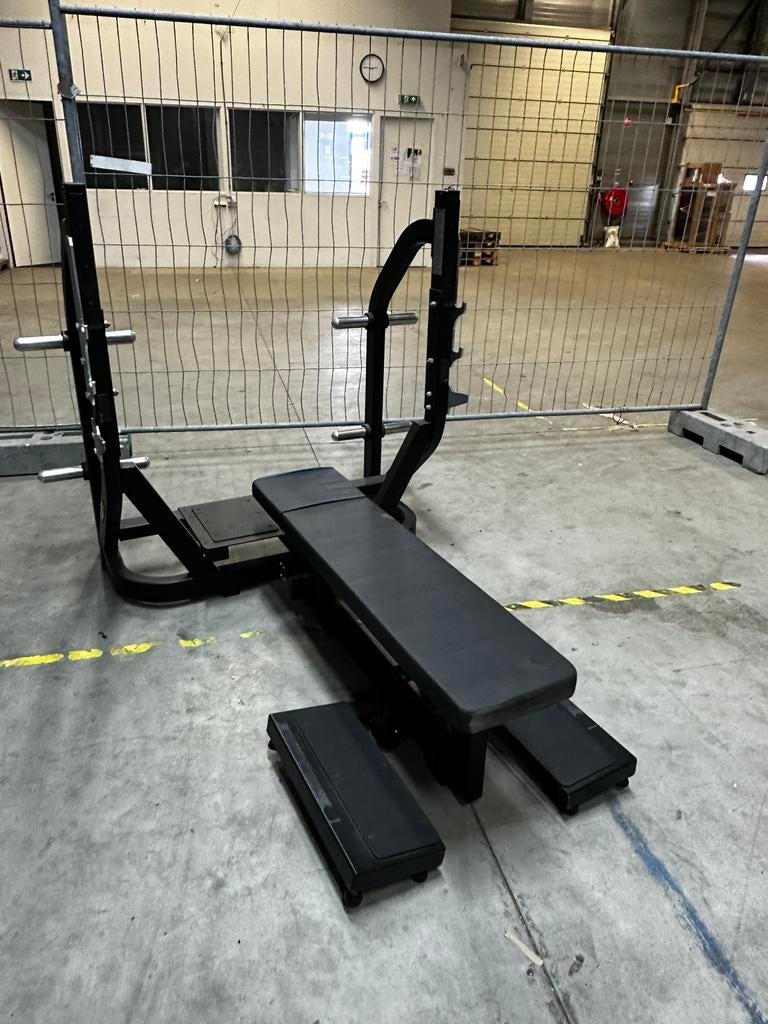Technogym Pure Strenght Vlakke Bench Press, Sport en Fitness, Fitnessmaterialen, Ophalen, Gebruikt, Fitnessbank
