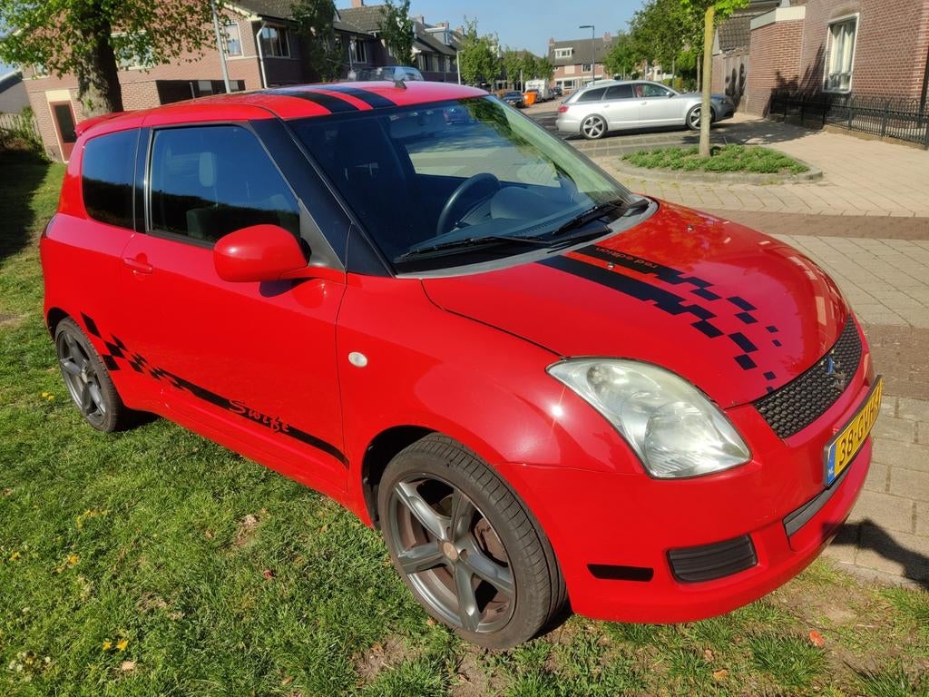 Suzuki Swift 1.3 3D 2008 Red Edition, Auto's, Stof, 31 €/maand, Swift, Handgeschakeld