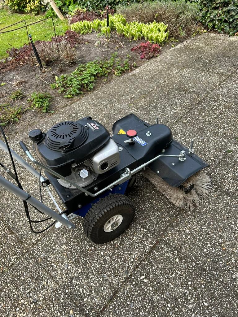 Iseki veegmachine HK 70, Tuin en Terras, Veegmachines, Ophalen, Zo goed als nieuw