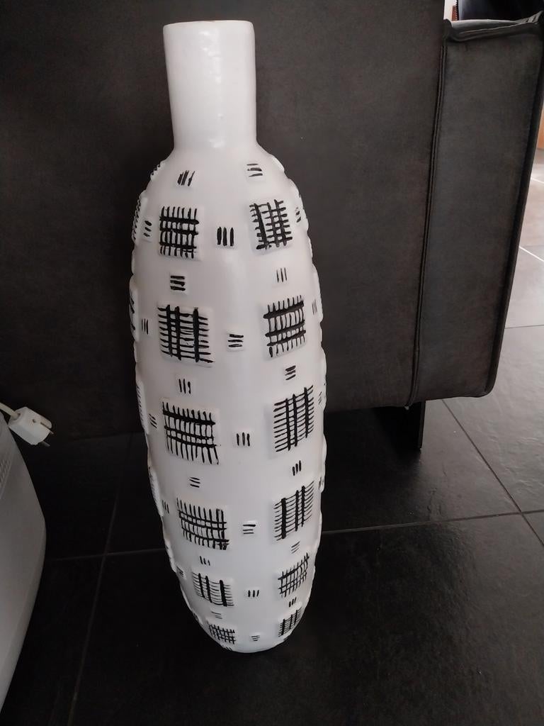 Grote witte vaas met zwart patroon, Ophalen, Zwart, Aardewerk of Porselein, Zo goed als nieuw