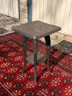 Brutalist vintage houten bijzettafel plantentafel, Huis en Inrichting, Tafels | Bijzettafels, 45 tot 60 cm, Minder dan 55 cm, Vierkant