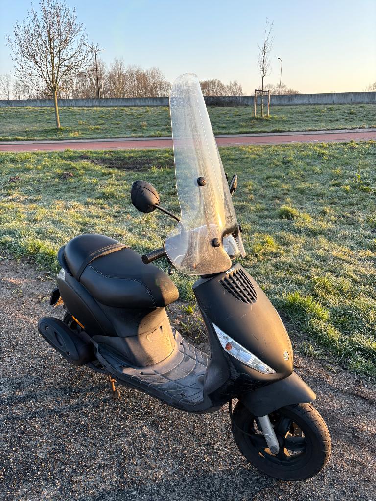 Piaggio Zip blauw, Fietsen en Brommers, Scooters | Piaggio, Ophalen, Gebruikt, Zip, Benzine