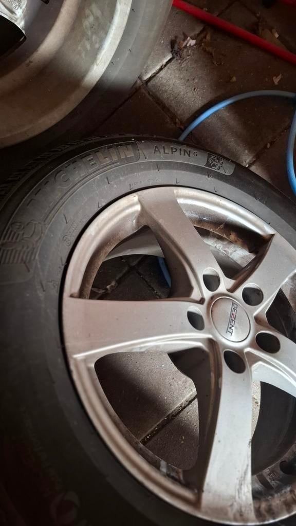 Dezent RE 16 inch aluminium velgen met winterbanden 215/65, Auto-onderdelen, Banden en Velgen, Ophalen, 215 mm, 16 inch, Banden en Velgen