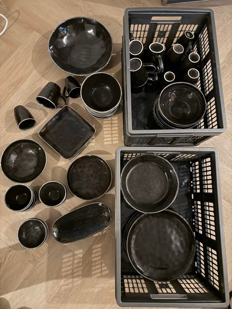 Servies set zwart, Huis en Inrichting, Keuken | Servies, Ophalen, Zo goed als nieuw, Overige stijlen, Bord(en)