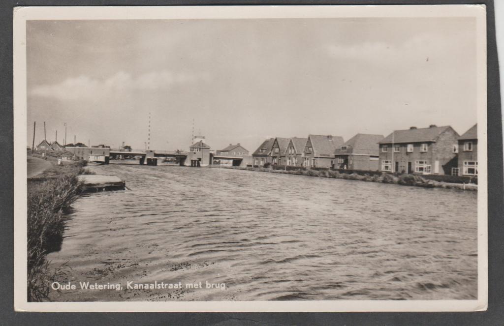 oude wetering kanaalstraat met brug, Verzamelen, Ansichtkaarten | Nederland, Verzenden, 1940 tot 1960, Gelopen, Zuid-Holland