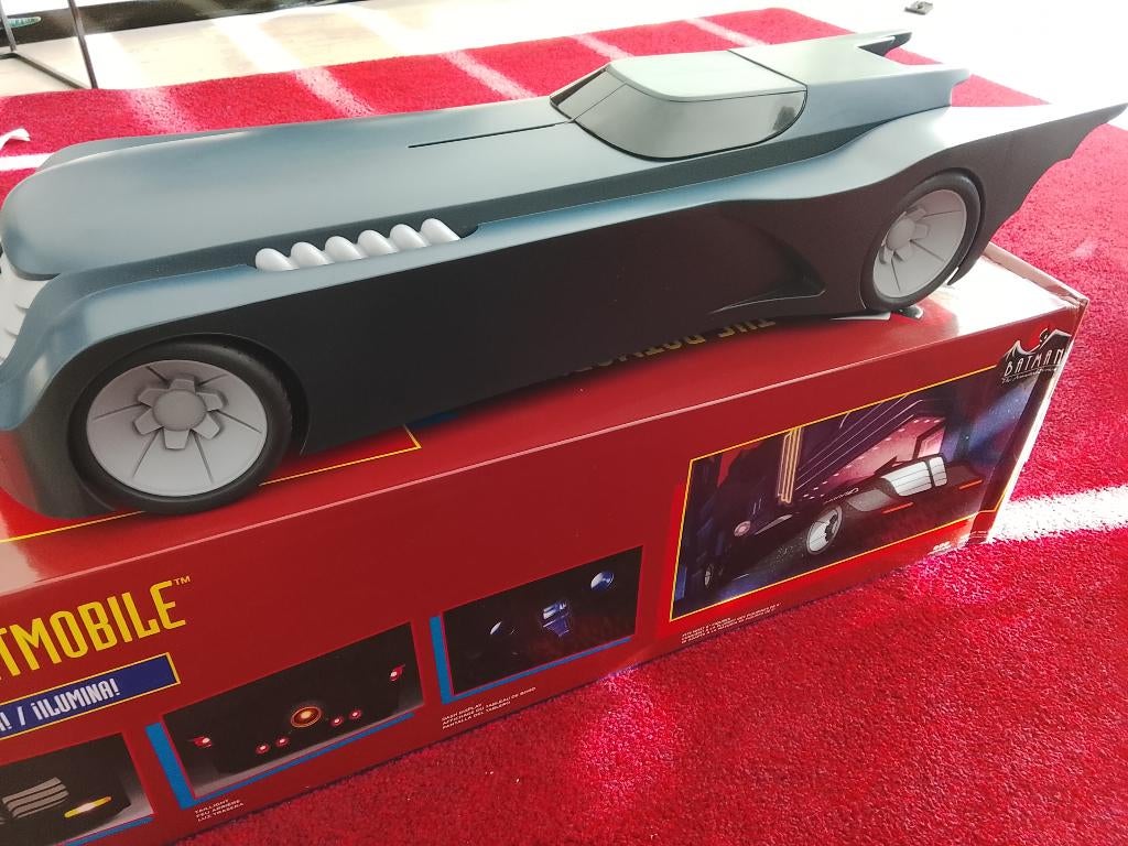 Batmobile Animated series, 61cm groot, nieuw met doos., Kinderen en Baby's, Speelgoed | Speelgoedvoertuigen, Ophalen, Nieuw