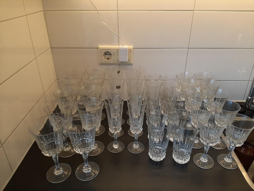 Glazen: Rode wijn, Champagne, water en Witte wijn, Ophalen, Zo goed als nieuw, Overige typen