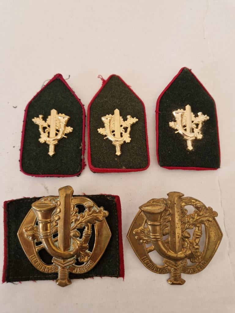 Baretembleem Limburgse jagers, Verzamelen, Ophalen of Verzenden, Landmacht, Nederland, Embleem of Badge