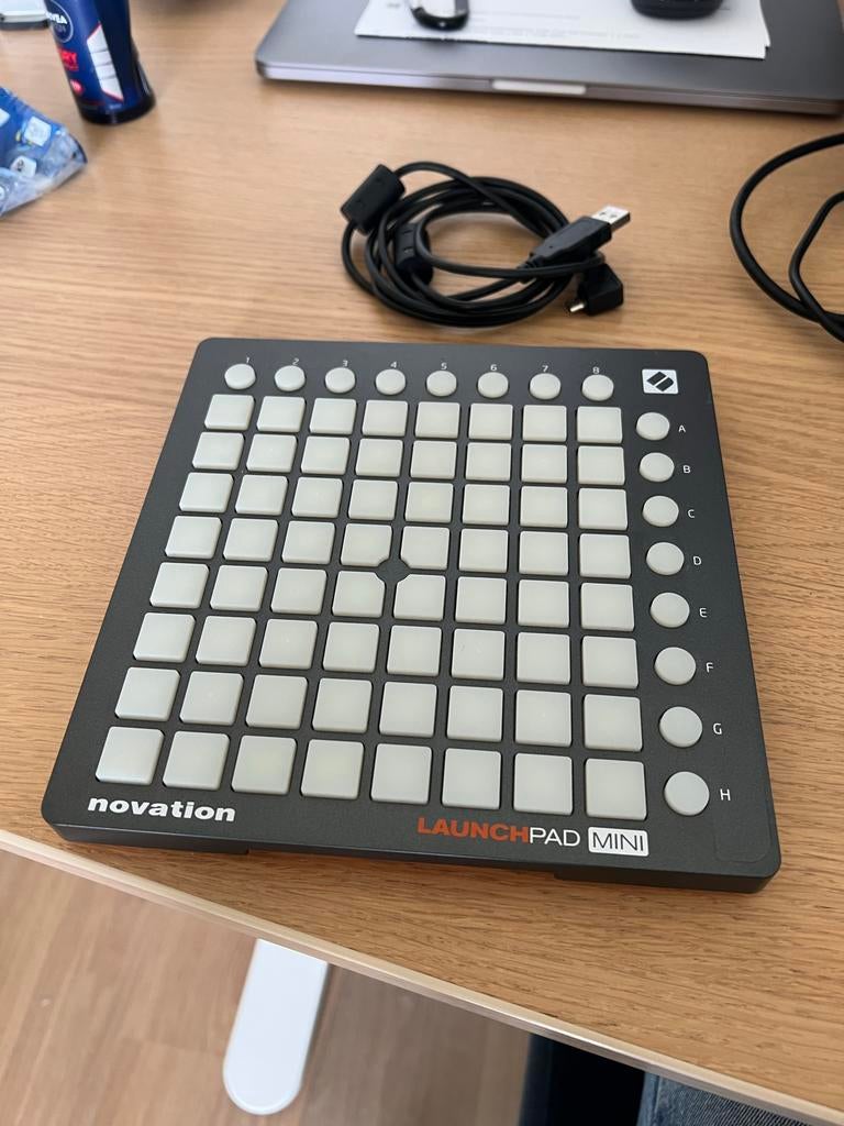 Novation Launchpad Mini, Muziek en Instrumenten, Midi-apparatuur, Ophalen of Verzenden, Gebruikt