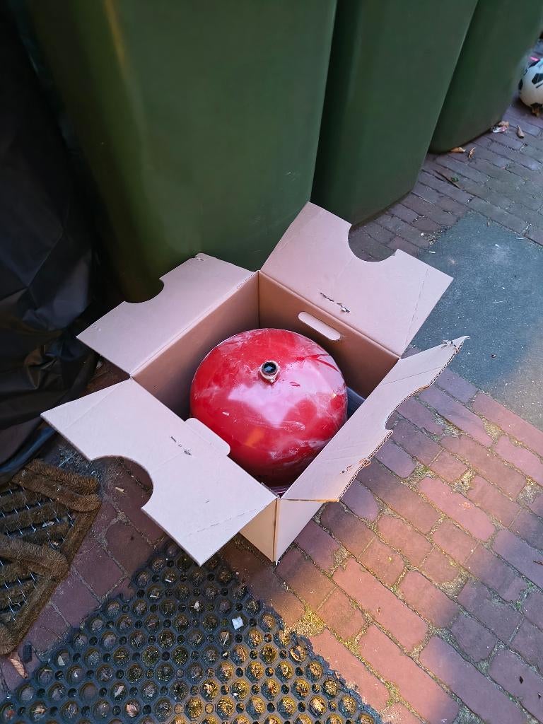 Defect expansievat - oud metaal, Ophalen, Gebruikt, IJzer