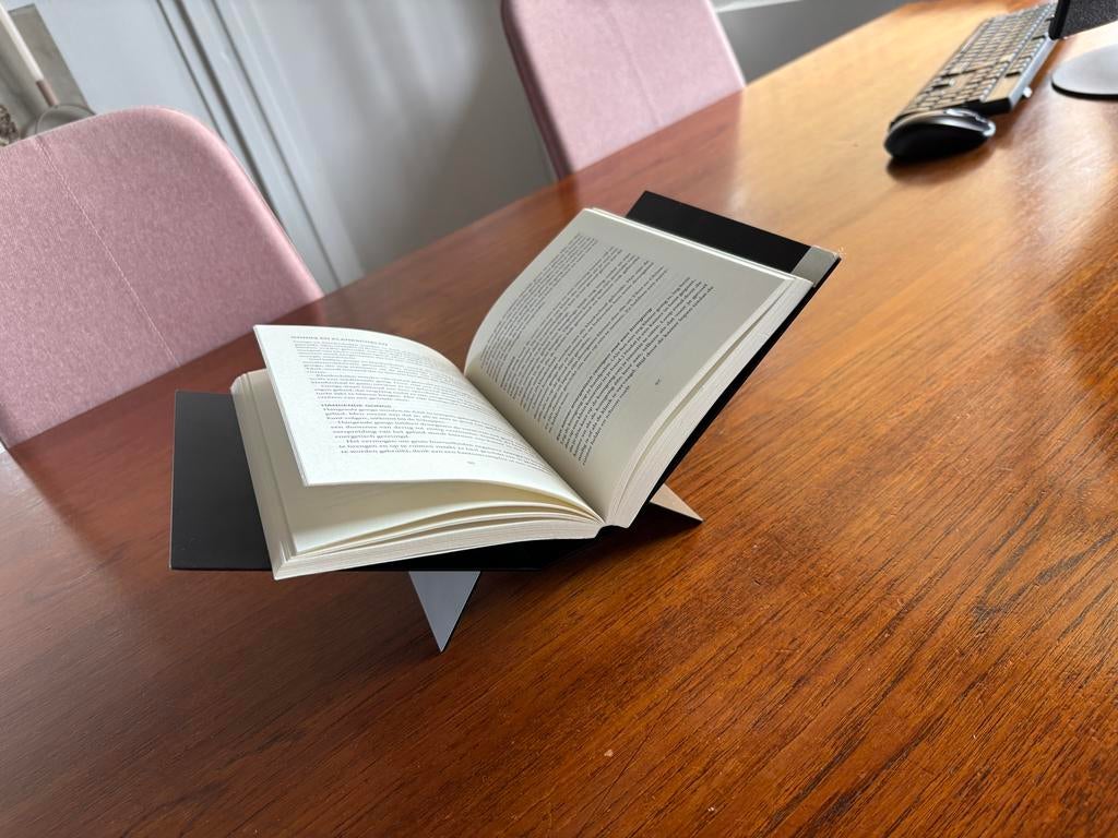 Boekstandaard (hoekje beschadigd), Ophalen, Gebruikt