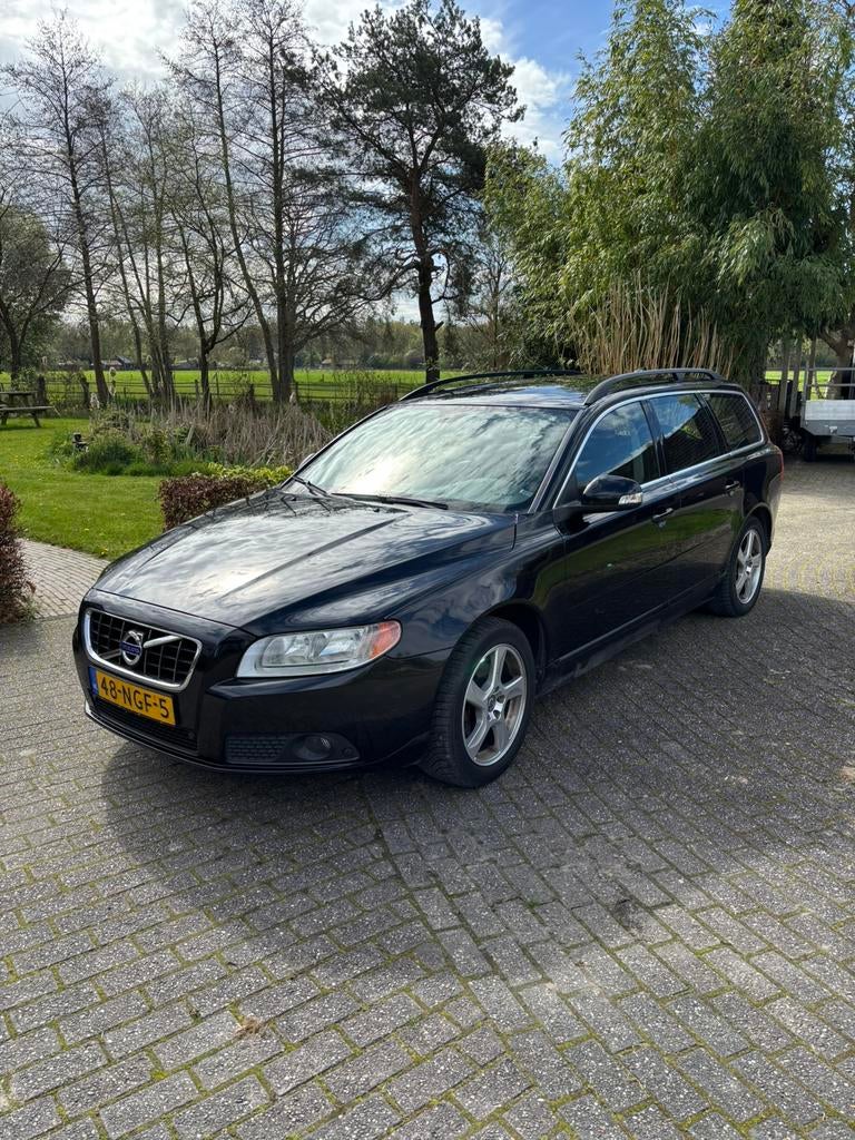 Volvo V70 2.4D AUT 2010 Zwart handbediening, Elektronische parkeerrem, 15 km/l, 1800 kg, Zwart