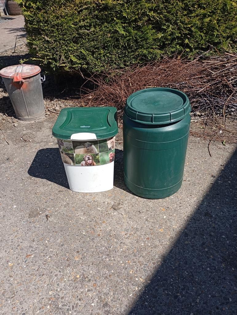 Twee goede voertonnen, Dieren en Toebehoren, Dierenvoeding, Ophalen