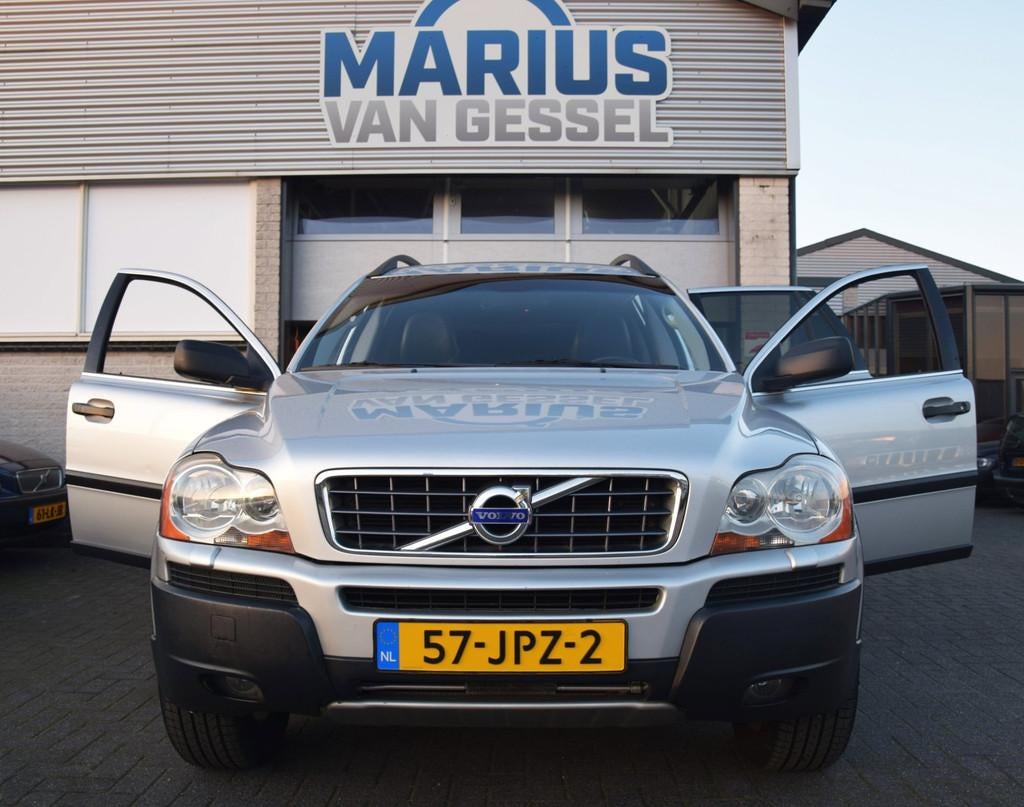 Volvo XC90 2.5 T AWD Carplay & Xenon 210 pk, Gebruikt, Zwart, 7 stoelen, 2521 cc