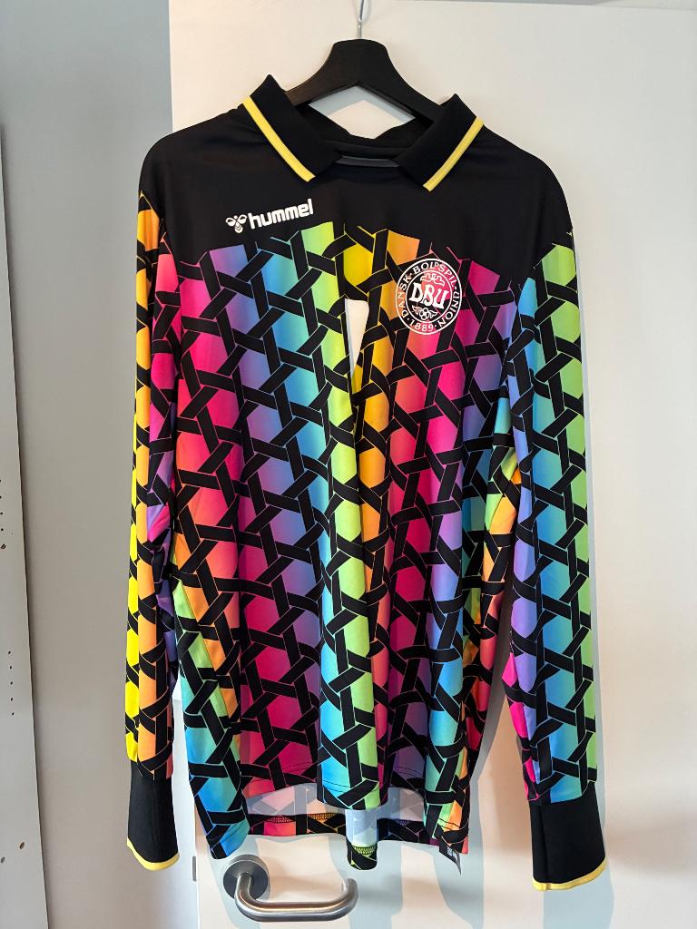 Iconisch voetbalshirt Denemarken, Verzenden, Zo goed als nieuw, Buitenlandse clubs, Shirt