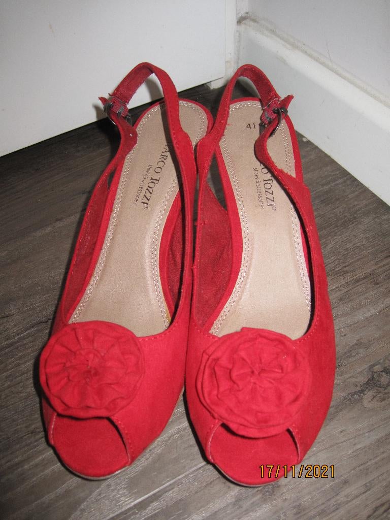 Marco Tozzi rode peeptoe pump open hiel maat 41, Pumps, Marco Tozzi, Ophalen of Verzenden, Zo goed als nieuw
