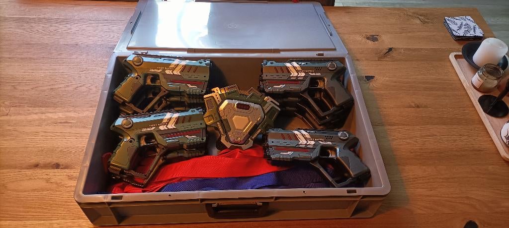 lasergame pistolen te huur, leuk voor een kinderfeest, Hobby en Vrije tijd, Feestartikelen | Verhuur, Ophalen of Verzenden, Zo goed als nieuw